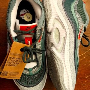 Nike Cosmic Unity 3